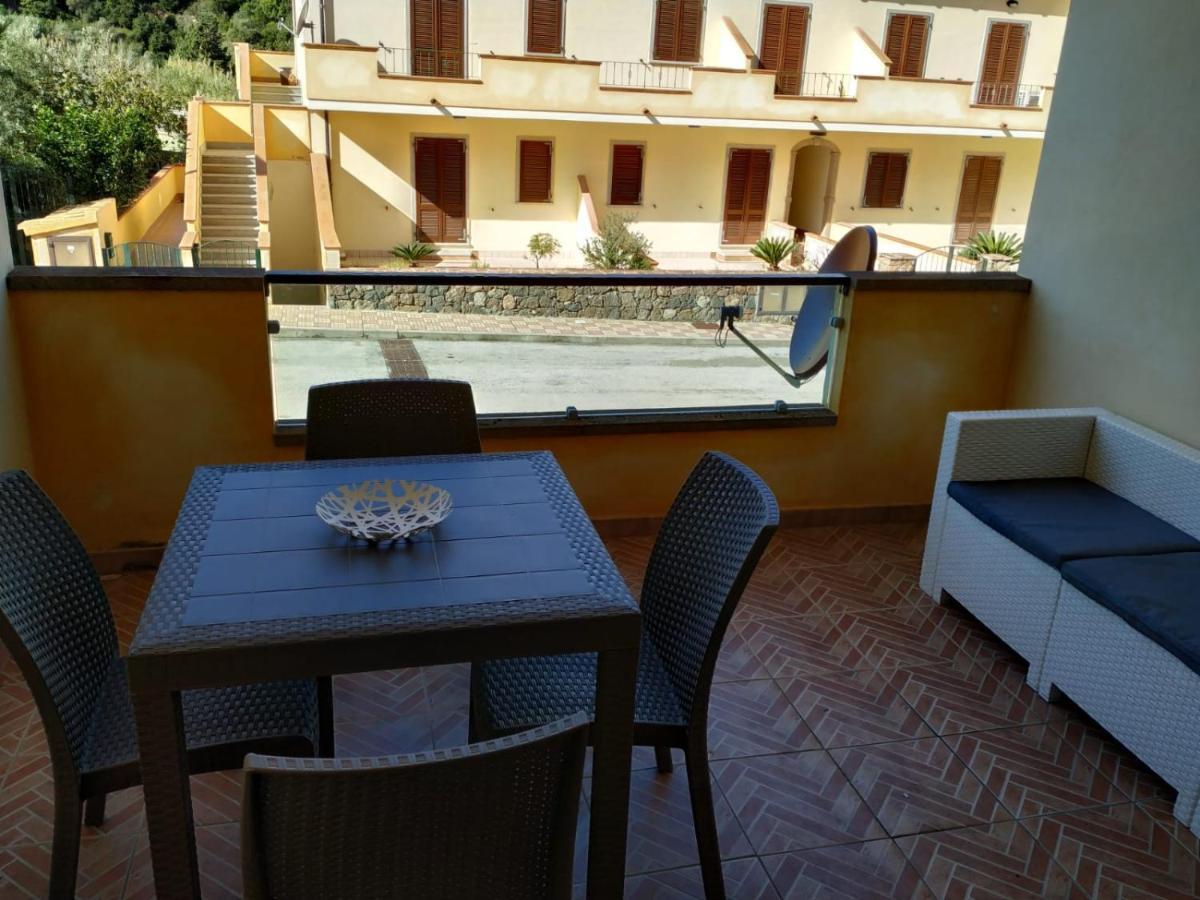 Apartamento La Caletta Di Dany Castelsardo Exterior foto